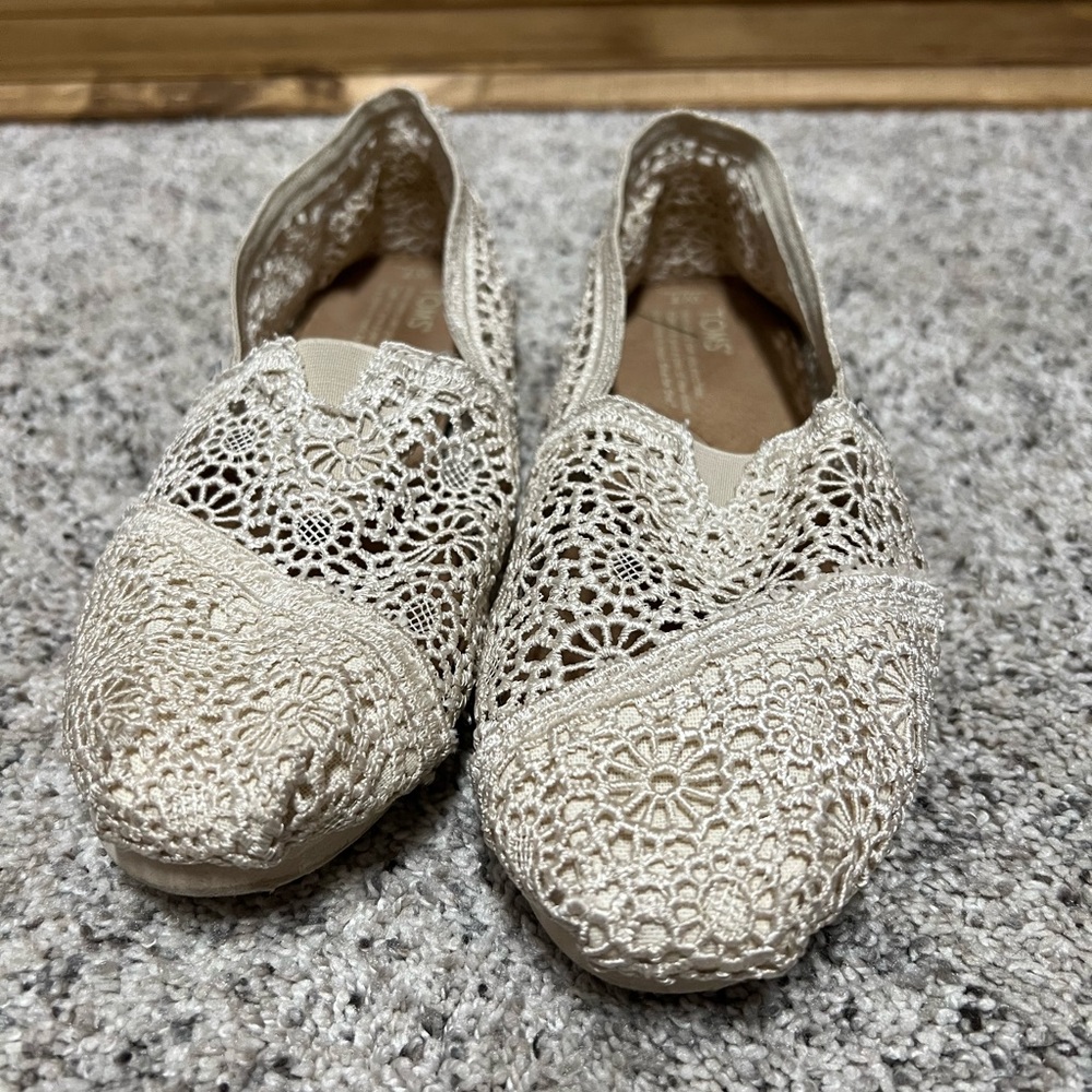 Toms lace shoes